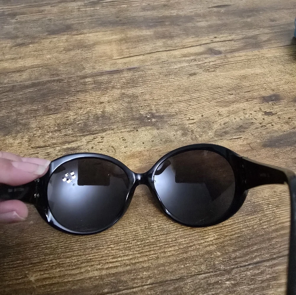 Nicole Miller Love Knot Black Sunglasses
